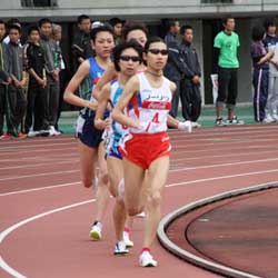 日本人トップでゴールした小﨑選手