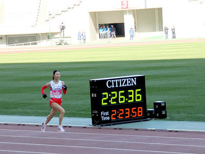 小﨑選手　4位でゴール