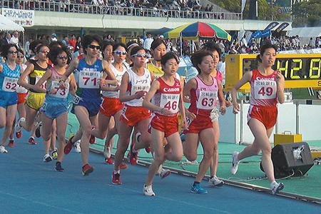 右から5番目 下山選手