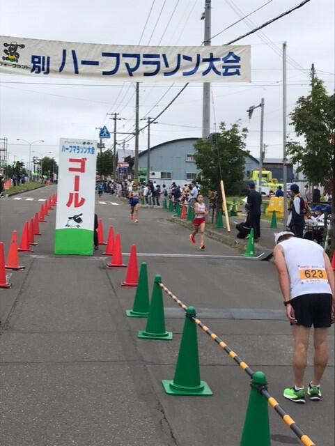 （10キロ）ゴールする澤田月乃選手