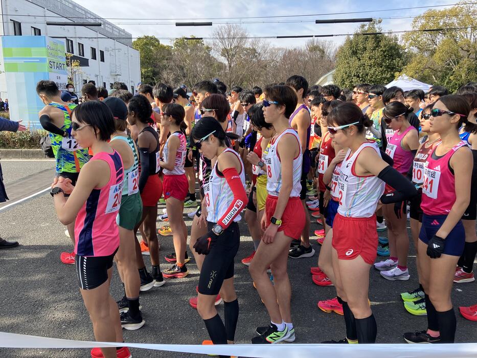 レース前3選手(白のユニフォーム、前から平野・藤村・日吉）