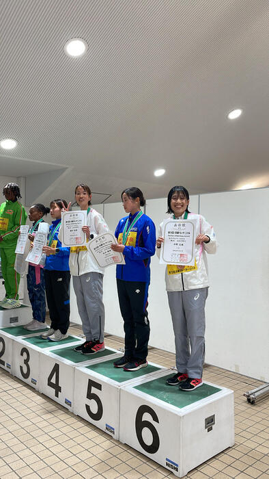 表彰式の様子(4位藤村・6位平野）