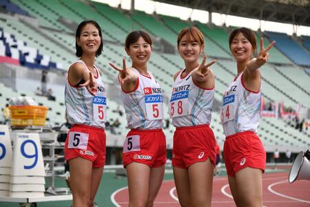 マイルリレー走者(左から:藤村晶菜・日吉・小林・清水）