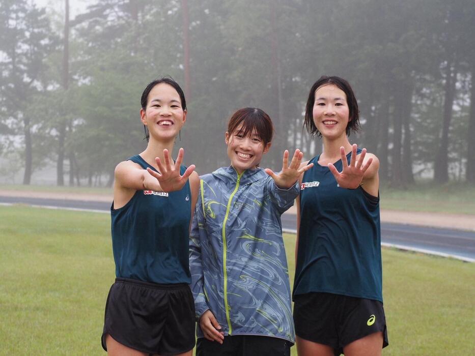 練習後の様子（左から、藤村晶菜・平野・藤村晴菜）