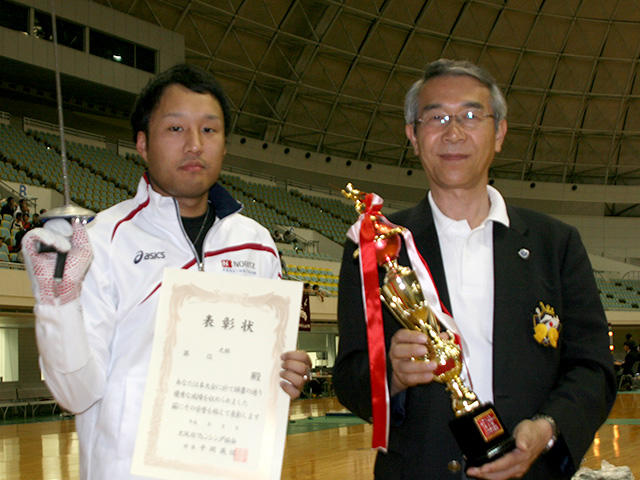 左側　安部選手 右側　西山監督