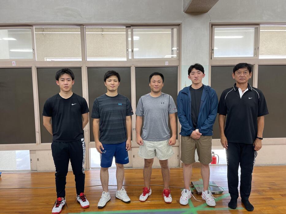 集合写真（左から山形選手、馬場選手、向竹選手、石山選手、橋本部長）